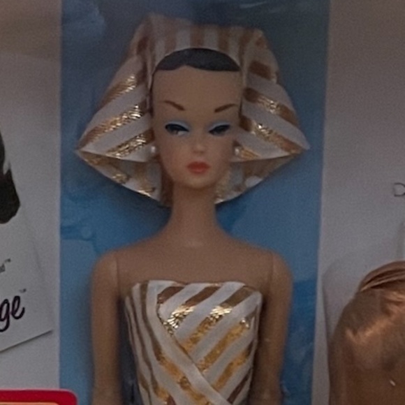 1963 My Favorite Barbie Reproduction Set Fashion Queen Barbie Wig Wardrobe Doll - Picture 6 of 9